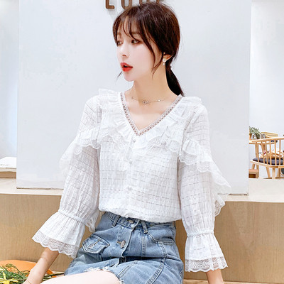 Cămașă de damă cu decolteu în V și nasturi alb