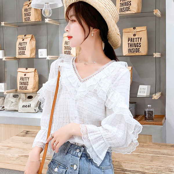 Cămașă de damă cu decolteu în V și nasturi alb