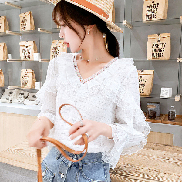 Cămașă de damă cu decolteu în V și nasturi alb