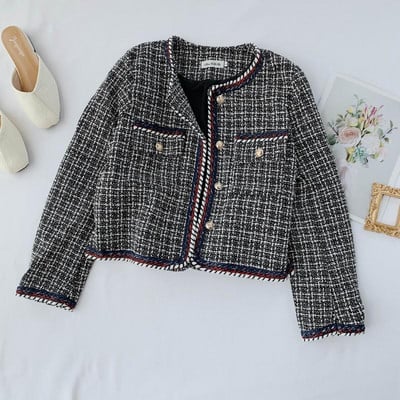 Geaca de dama cu guler si nasturi in forma de O in doua culori