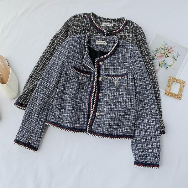 Geaca de dama cu guler si nasturi in forma de O in doua culori