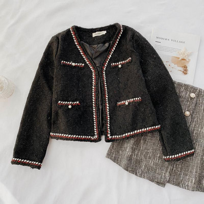 Geaca de dama eleganta cu guler in forma de V in culori deschise si inchise