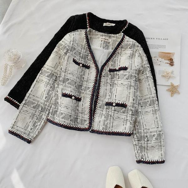 Geaca de dama eleganta cu guler in forma de V in culori deschise si inchise