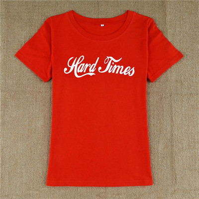 Tricou de damă cu inscripție de culoare roșie