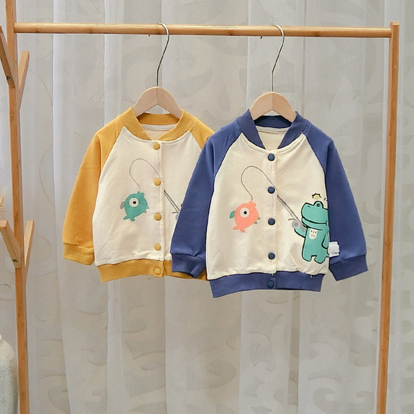 Hanorac pentru copii model nou pentru baieti cu nasturi si aplicatie