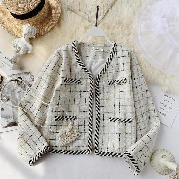 Geaca de dama de toamna cu guler in forma de V in alb si negru