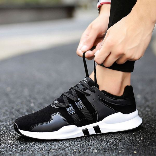 NOI adidași bărbați cu șireturi în două modele în alb și negru