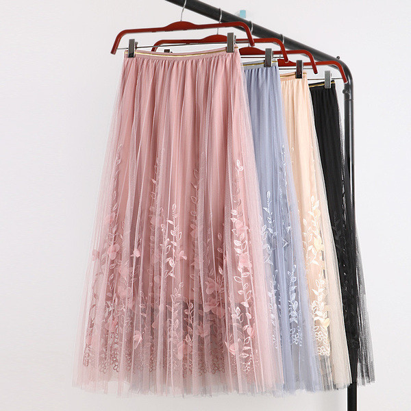 Fusta de dama actuala in patru culori cu tul si broderie