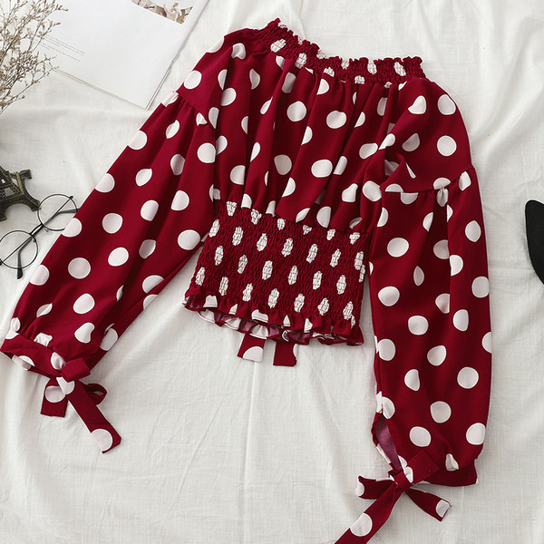 Bluză de damă elegantă cu mâneci căzute în mai multe culori de puncte