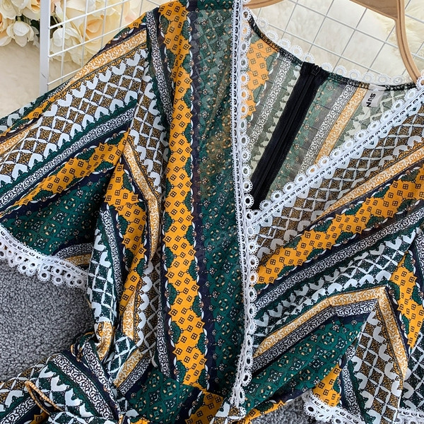 Salopeta de dama cu maneci scurte si decolteu in V in trei culori