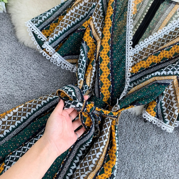 Salopeta de dama cu maneci scurte si decolteu in V in trei culori