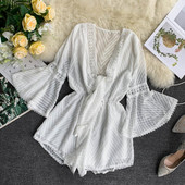 Salopetă elegantă de damă cu mâneci lotus în alb și negru