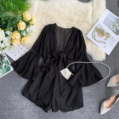 Salopetă elegantă de damă cu mâneci lotus în alb și negru