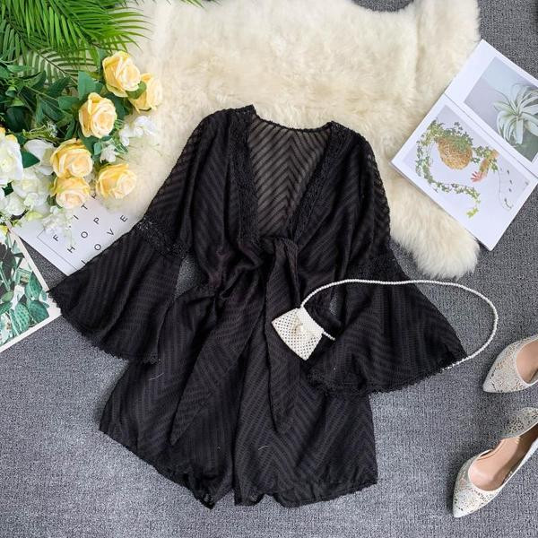 Salopetă elegantă de damă cu mâneci lotus în alb și negru