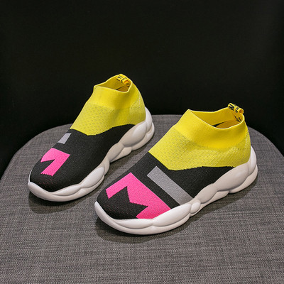 Νέο  μοντέλο γυναικεία αθλητικά παπούτσια  σε τρία χρώματα με έγχρωμη εκτύπωση