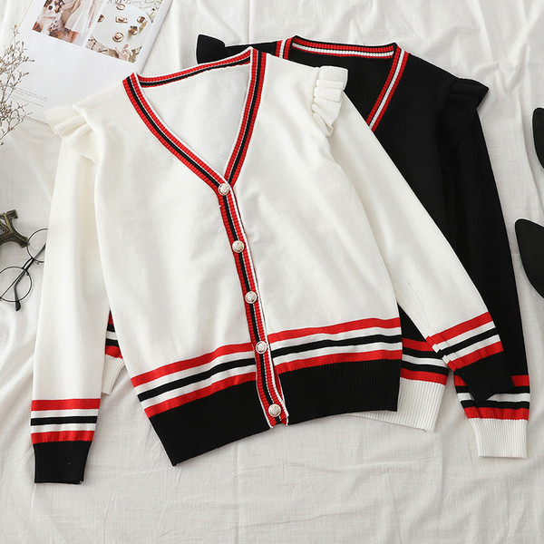 Vesta casual de dama cu decolteu in V si nasturi alb-negru