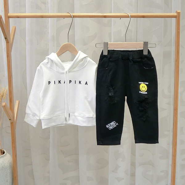 Model nou de pantaloni copii pentru baieti cu motive rupte