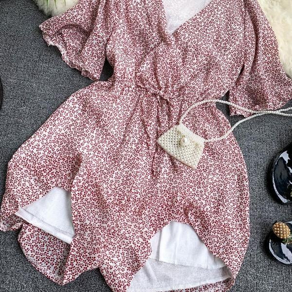 Salopetă de damă cu decolteu în V și mâneci scurte