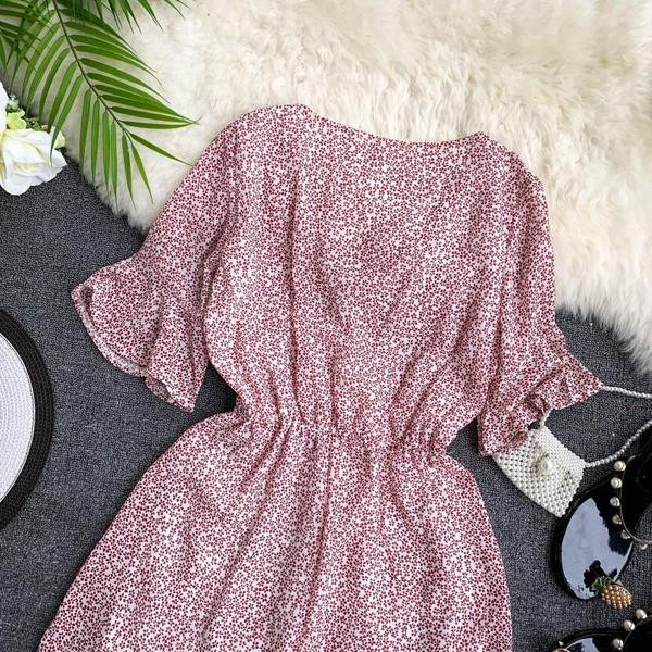 Salopetă de damă cu decolteu în V și mâneci scurte