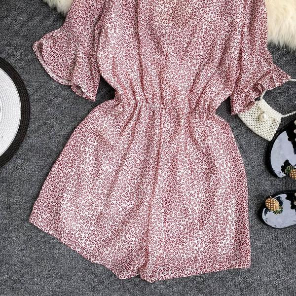 Salopetă de damă cu decolteu în V și mâneci scurte