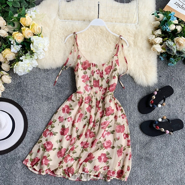 Rochie de dama cu bretele subtiri si model floral