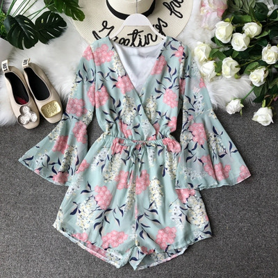 Salopeta de dama actuala cu maneci lungi si model floral