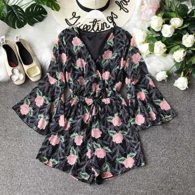 Salopeta de dama actuala cu maneci lungi si model floral