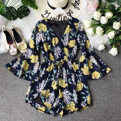 Salopeta de dama actuala cu maneci lungi si model floral