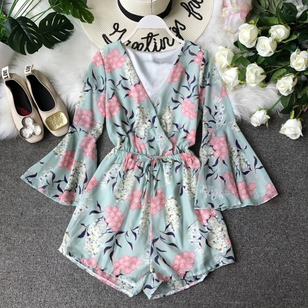 Salopeta de dama actuala cu maneci lungi si model floral