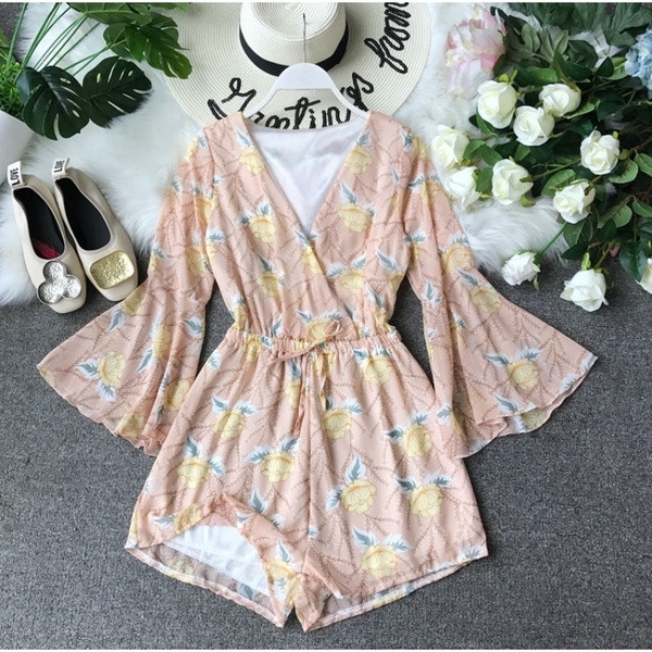 Salopeta de dama actuala cu maneci lungi si model floral