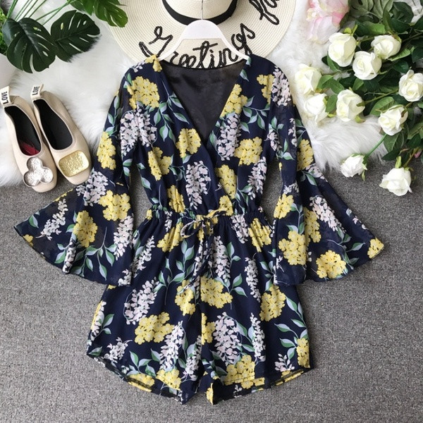 Salopeta de dama actuala cu maneci lungi si model floral