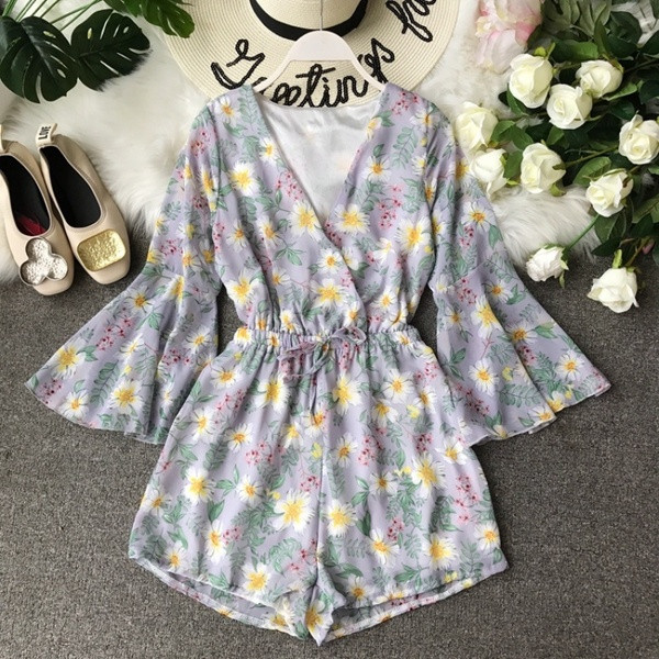 Salopeta de dama actuala cu maneci lungi si model floral