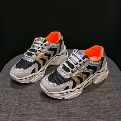 Καθημερινά  γυναικεία παπούτσια σε δύο χρώματα με κορδόνια  και έγχρωμη εκτύπωση