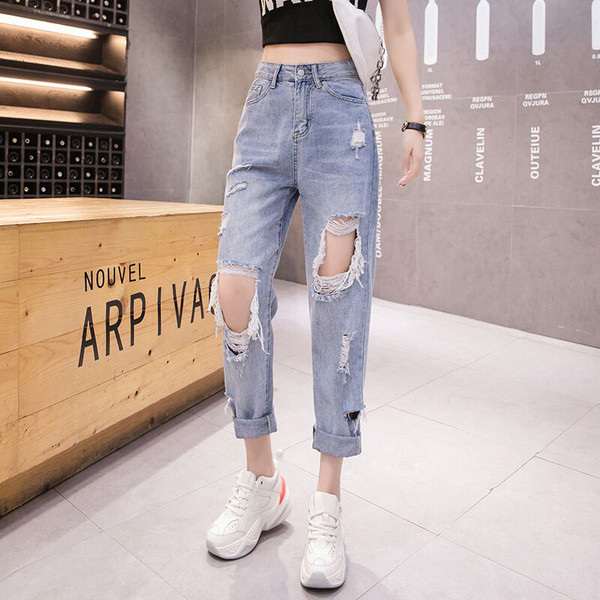 Blugi de dama actuali cu motive rupte si talie inalta