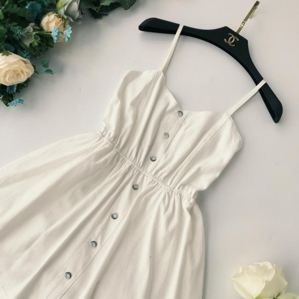 Salopeta de dama moderna cu bretele subtiri si nasturi in mai multe culori