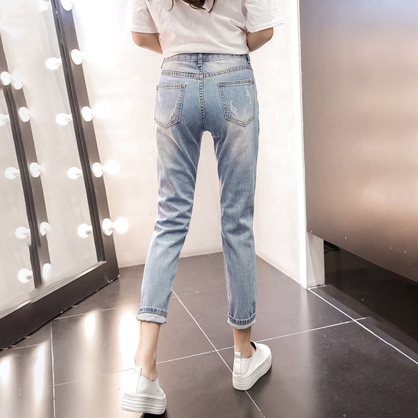 Blugi de dama actuali cu talie standard si motive rupte