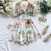 Salopeta de dama cu model floral si maneci scurte