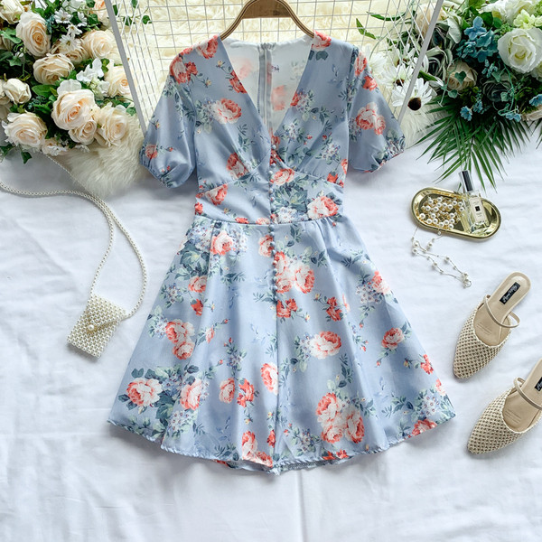 Salopeta de dama cu model floral si maneci scurte