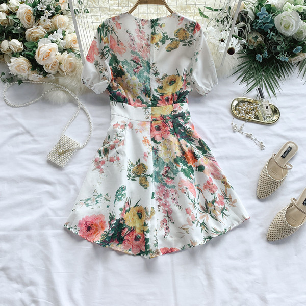 Salopeta de dama cu model floral si maneci scurte