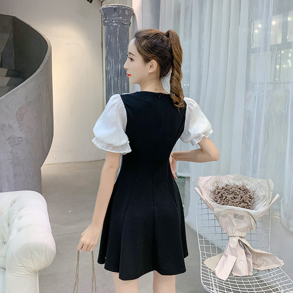 Rochie elegantă de damă, neagră, cu decolteu O