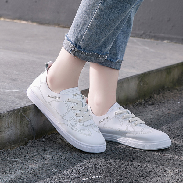 Γυναικεία  παπούτσια casual  με ίσια πέλματα και  σε δύο χρώματα