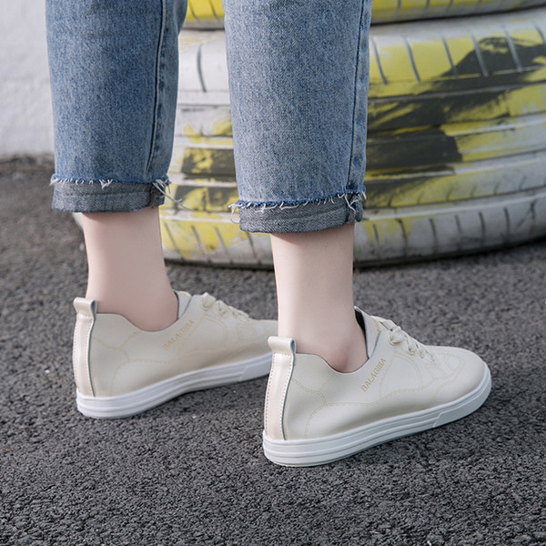 Γυναικεία  παπούτσια casual  με ίσια πέλματα και  σε δύο χρώματα