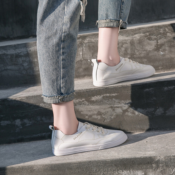 Γυναικεία  παπούτσια casual  με ίσια πέλματα και  σε δύο χρώματα