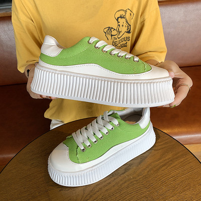 Μοντέρνα γυναικεία παπούτσια με ίσες σόλες με δεσμούς σε διαφορετικά χρώματα