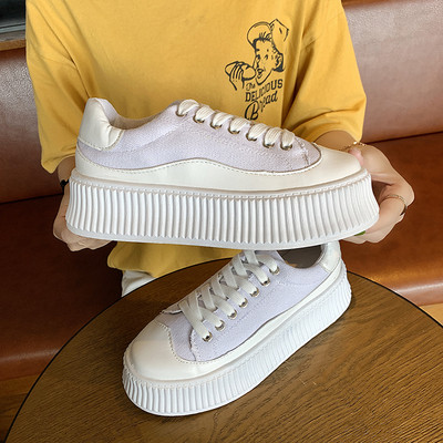 Μοντέρνα γυναικεία παπούτσια με ίσες σόλες με δεσμούς σε διαφορετικά χρώματα