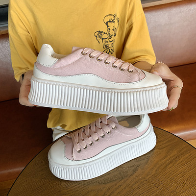 Μοντέρνα γυναικεία παπούτσια με ίσες σόλες με δεσμούς σε διαφορετικά χρώματα