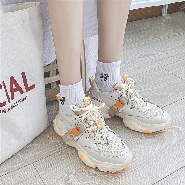 Μοντέρνα γυναικεία πάνινα παπούτσιασε δύο χρώματα με κορδόνια και λουράκια βελκρό