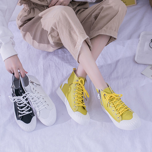 Adidasi moderni de dama cu sireturi in negru, alb si galben