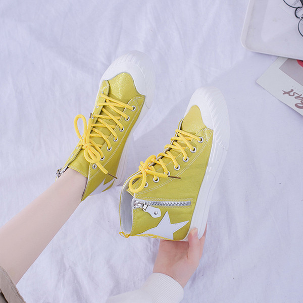 Adidasi moderni de dama cu sireturi in negru, alb si galben