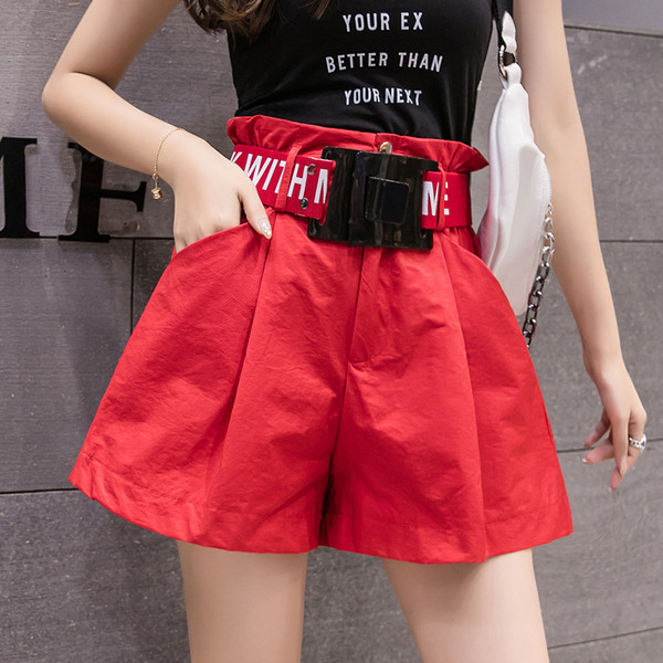 Pantaloni scurti de dama moderni model larg cu curea in mai multe culori